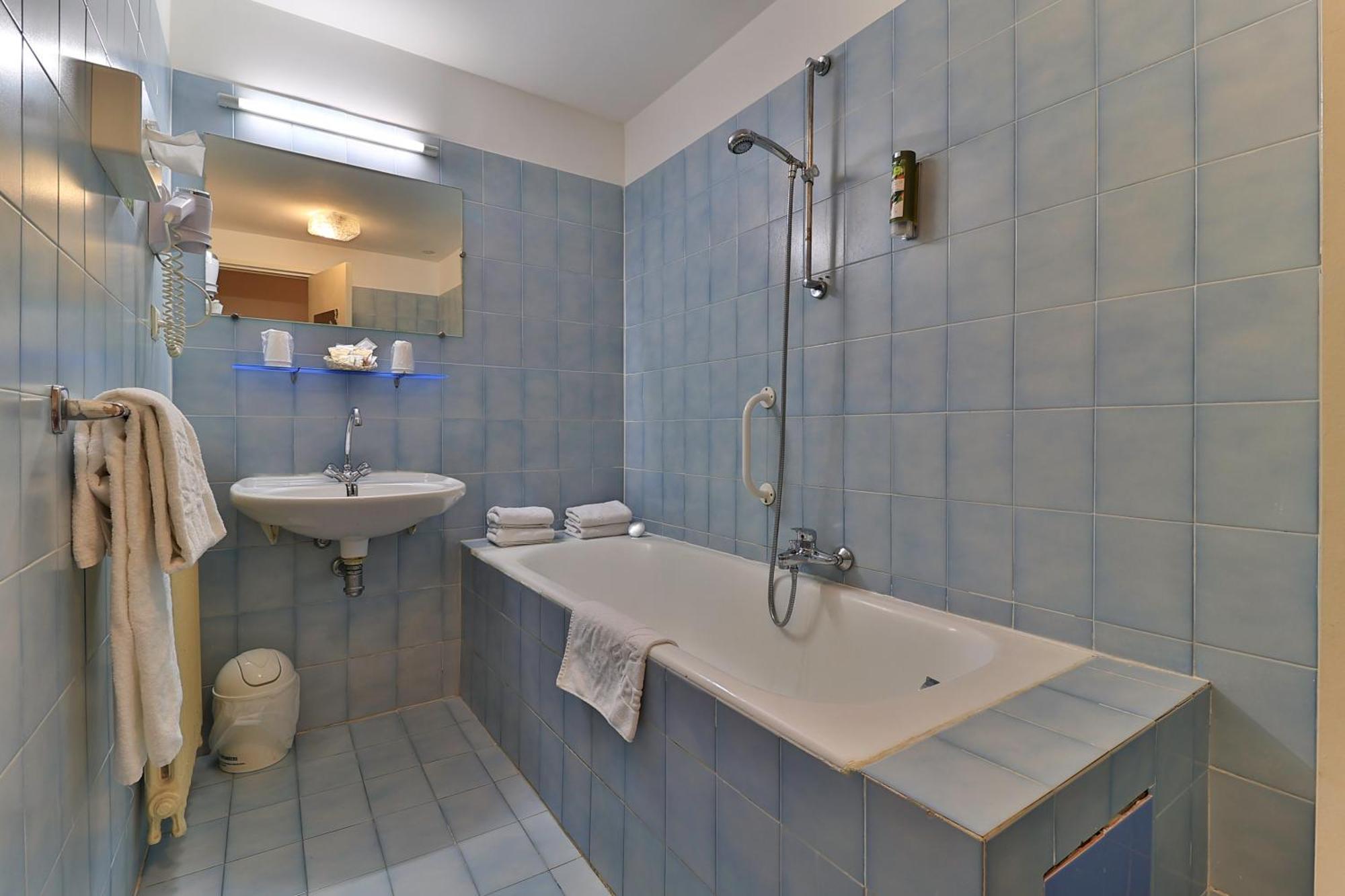 מלון Saint-Vallier-de-Thiey Logis Le Relais Imperial מראה חיצוני תמונה