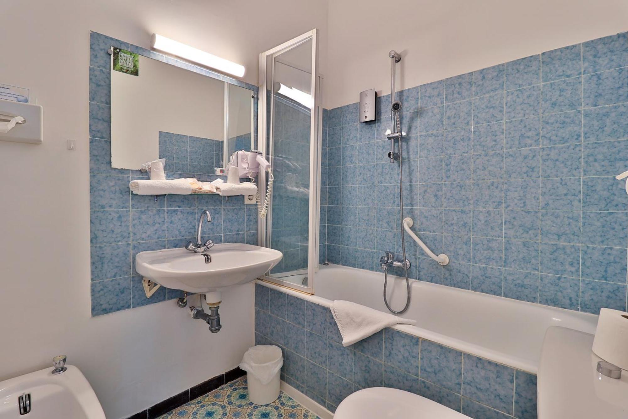 מלון Saint-Vallier-de-Thiey Logis Le Relais Imperial מראה חיצוני תמונה