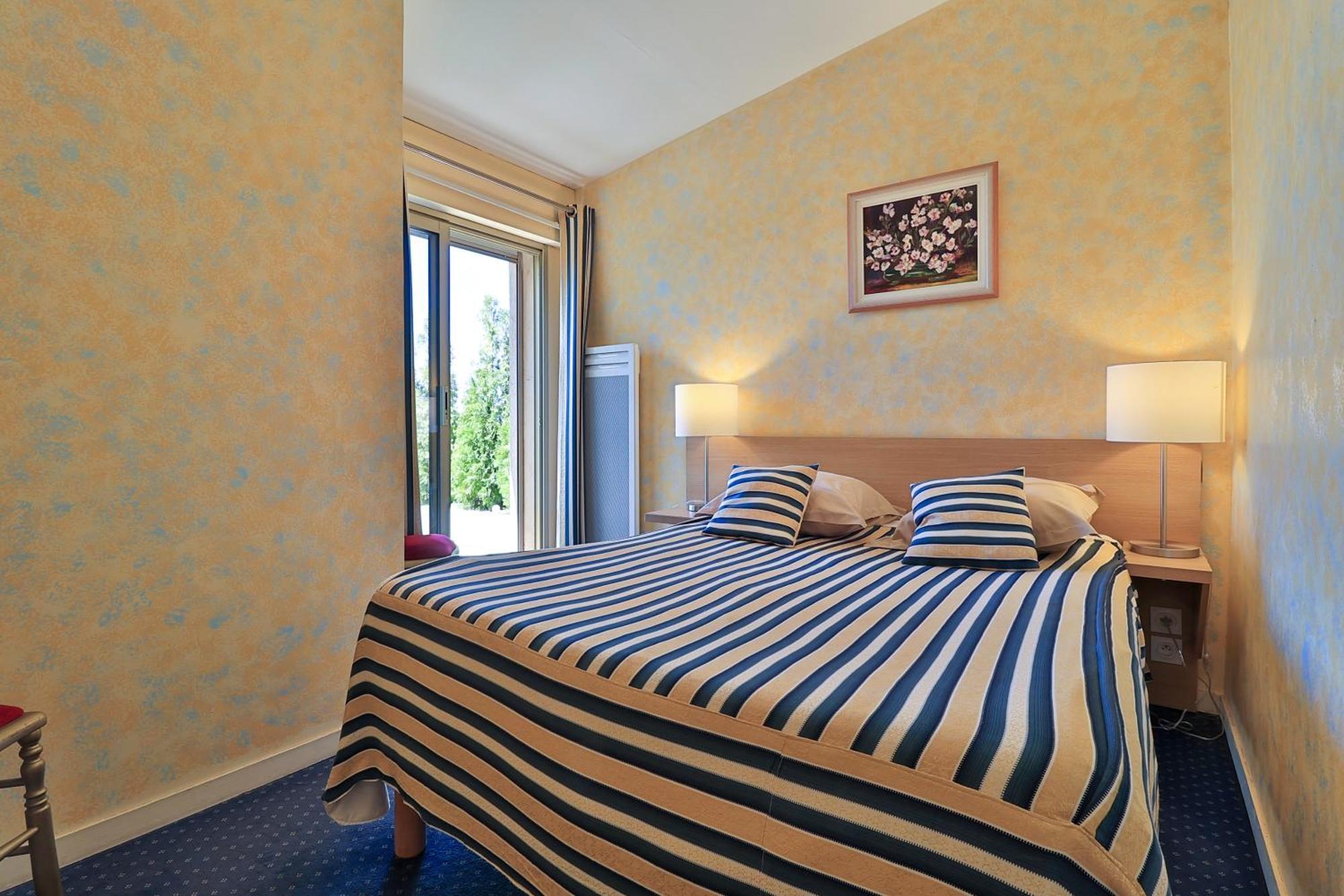 מלון Saint-Vallier-de-Thiey Logis Le Relais Imperial מראה חיצוני תמונה