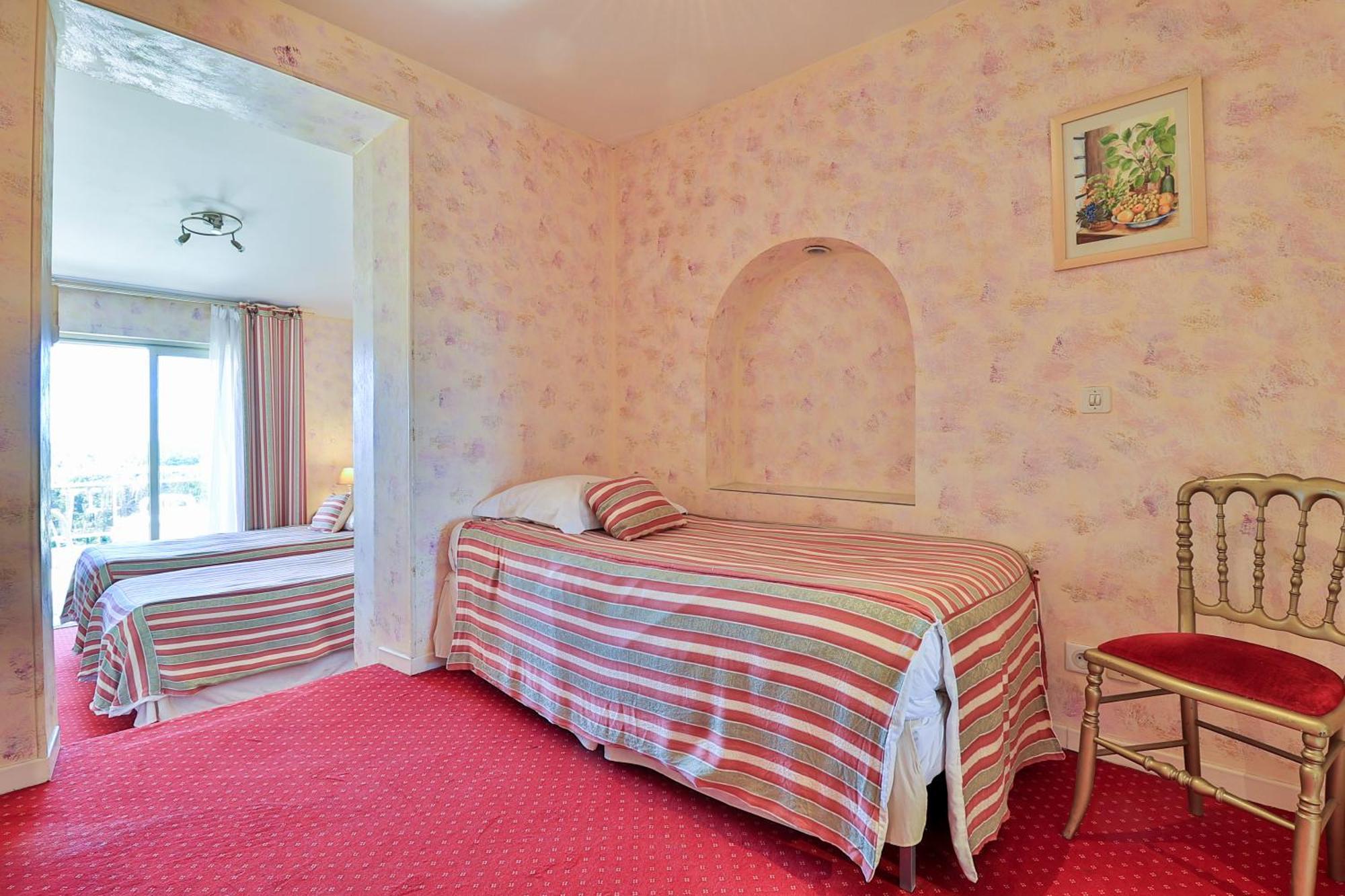 מלון Saint-Vallier-de-Thiey Logis Le Relais Imperial מראה חיצוני תמונה